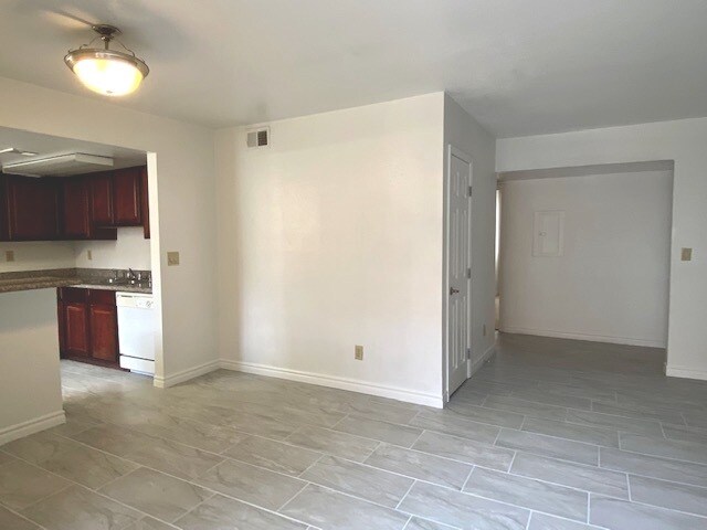 Building Photo - 5317 Indian River Dr