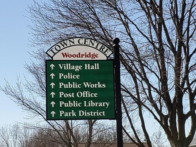 Foto del edificio - 2448 Carlton Dr