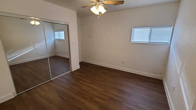 Foto del edificio - 244 W Woodland Ln