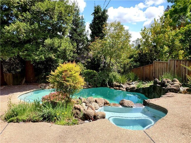 Foto del edificio - 7224 Pine Grove Way