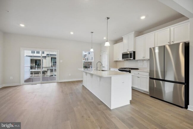 Building Photo - 223 Avalon Dr