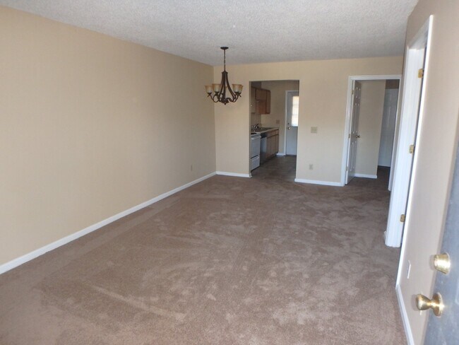 Building Photo - 704 Patton Cir