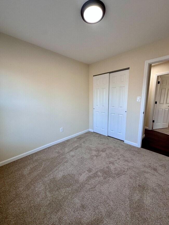 Building Photo - 1290 Islip Ave
