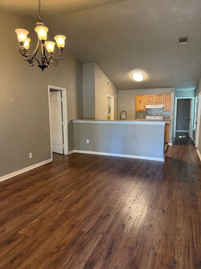 Foto del edificio - 3 bedroom 2 bathroom house in 76137