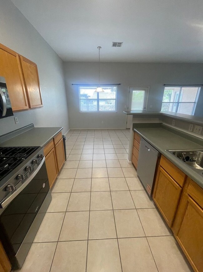 Building Photo - Charming 3 bedroom/2 bathroom Home located in Las Colinas