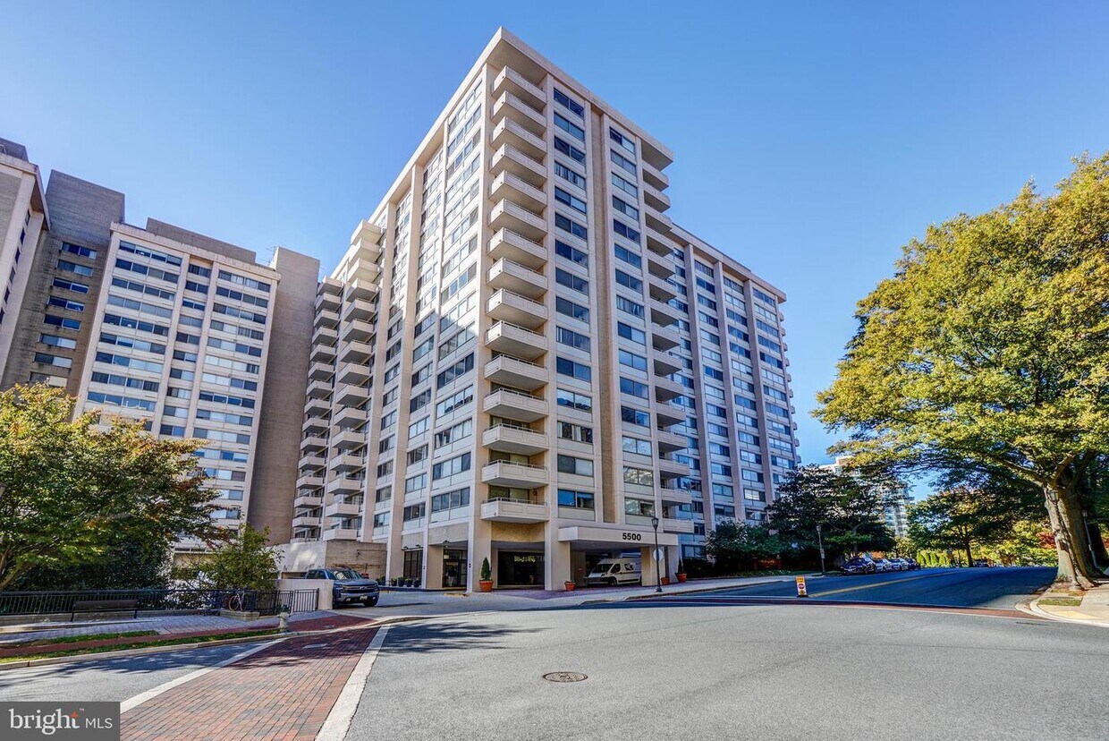 Foto principal - 5500 Friendship Blvd