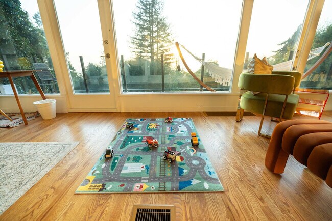 Foto del edificio - 1072 Keeler Ave