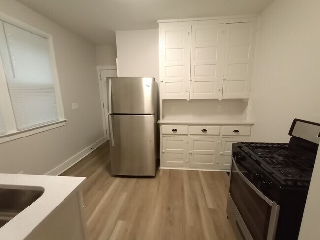 kitchen - 1057 Wayburn St