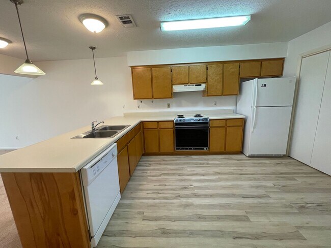 Foto del edificio - For Lease - 2 BR|2 BA in St. Andrews!