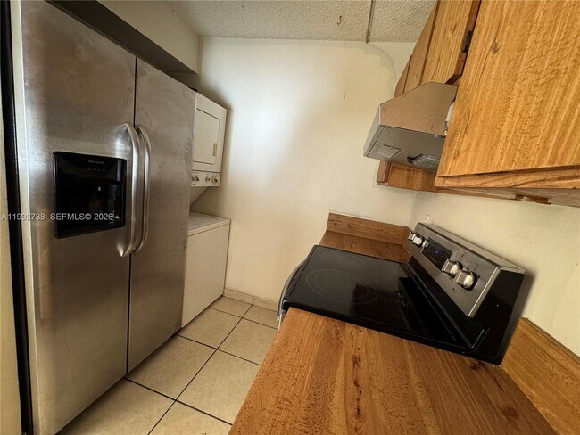 Foto del edificio - 1024 Twin Lakes Dr