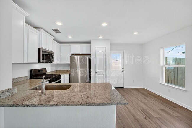 Building Photo - 582 Gabbro Gdns