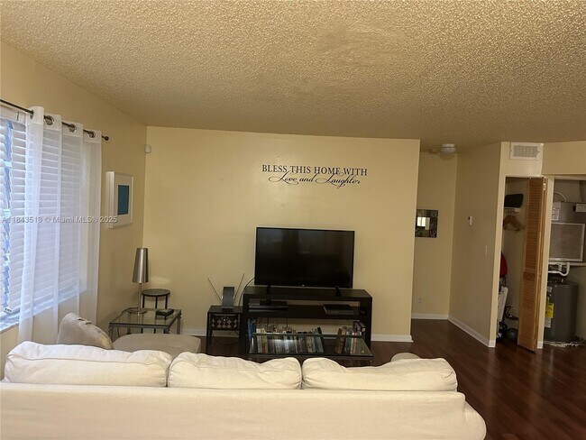 Foto del edificio - 8606 SW 3rd St