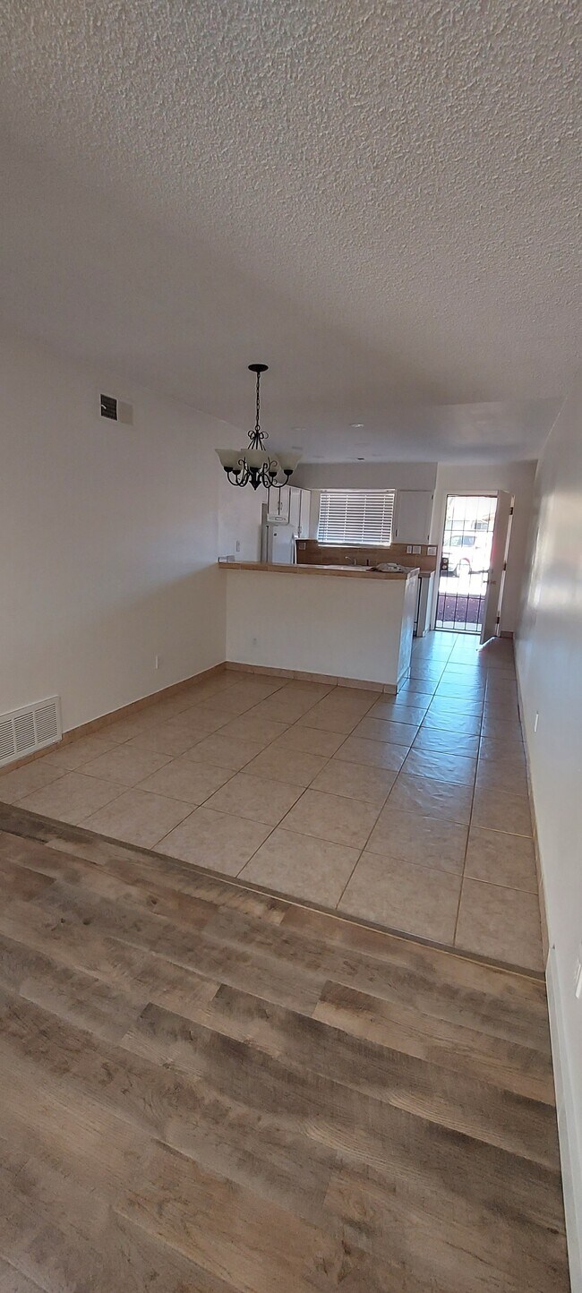 Foto del edificio - 1602 Lindley Dr