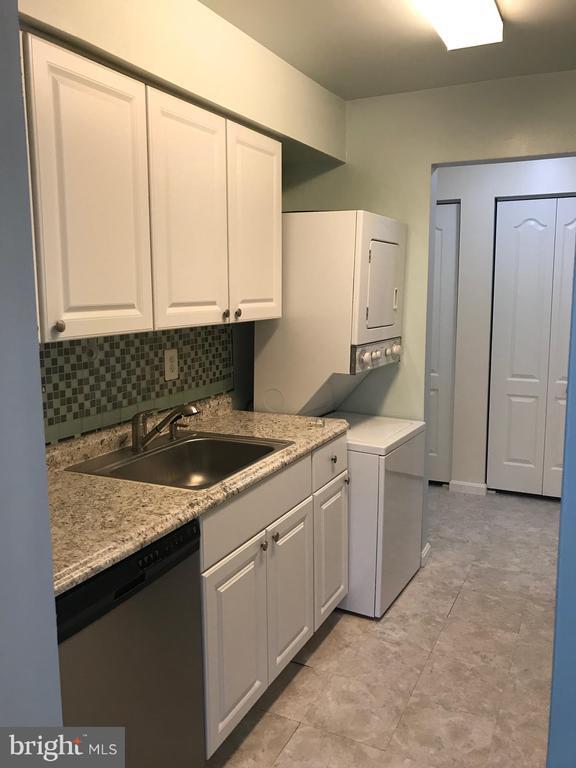 Foto del edificio - 8591 Falls Run Rd