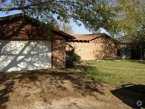 Building Photo - 105 Moody Cir