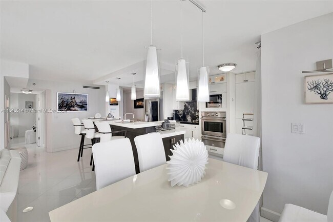 Foto del edificio - 2555 Collins Ave