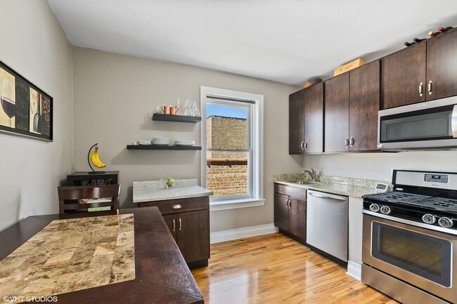 Building Photo - 5449 W Sunnyside Ave