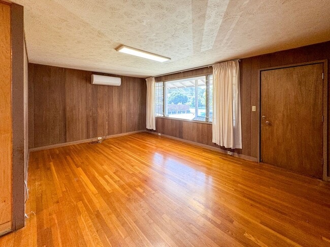 Building Photo - Single-Family Home in Kaimuki, 3 Bedrooms,...
