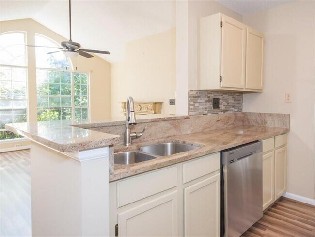 Foto del edificio - 618 Cypress Pointe St