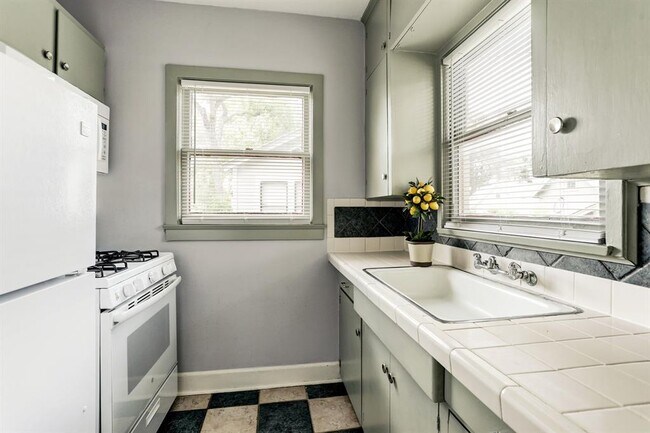 Foto del edificio - 1026 Rutland St