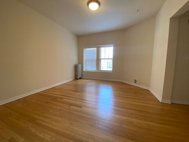 Building Photo - 4730 S Greenwood Ave