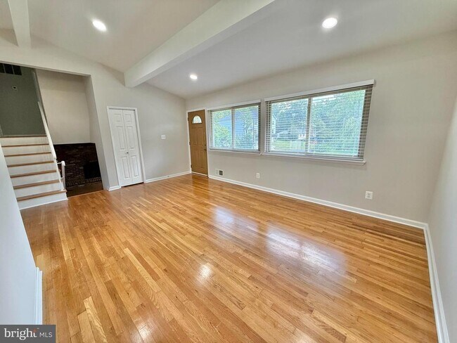 Foto del edificio - 7700 Glenister Dr