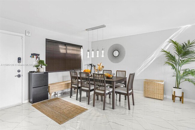 Foto del edificio - 605 Ives Dairy Rd