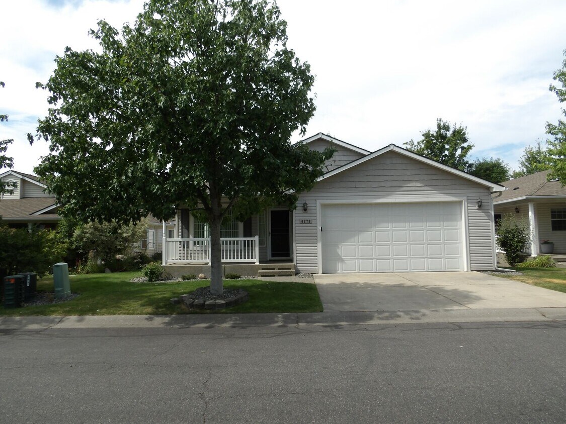 Primary Photo - CDA Place Garden Home in Gated Community!