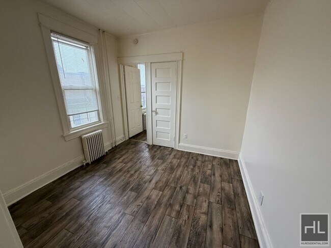 Building Photo - Cedar St