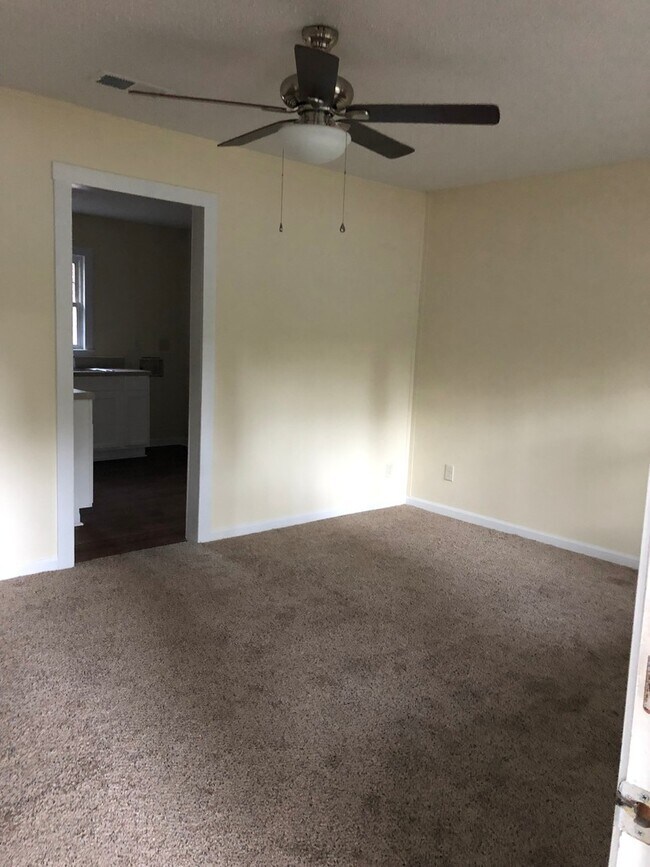 Building Photo - 513 Stewart Drive