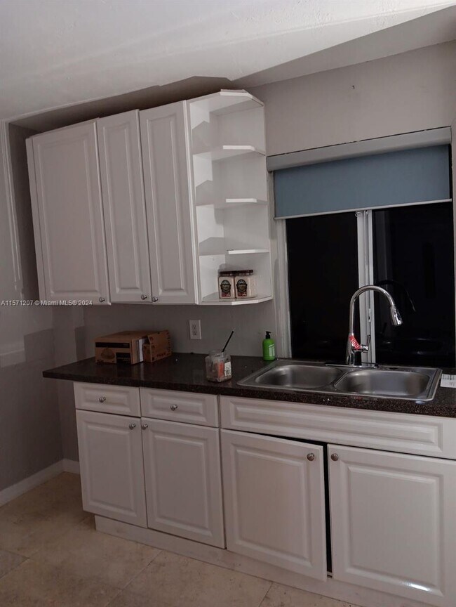 Building Photo - 374 N Biscayne River Dr
