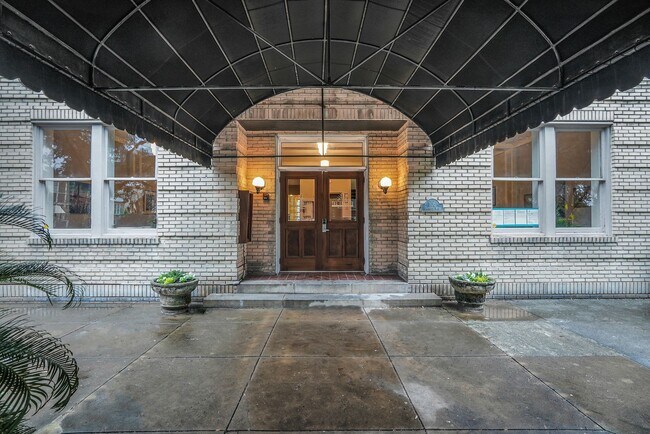 Foto del edificio - Studio off of Forsyth Park in Historic Downtown Savannah!