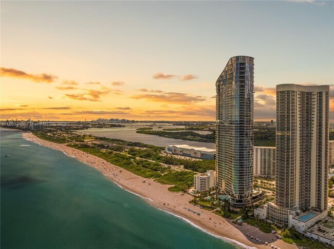 Foto del edificio - 15701 Collins Ave