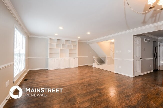 Building Photo - 2345 Hunters Crest Dr