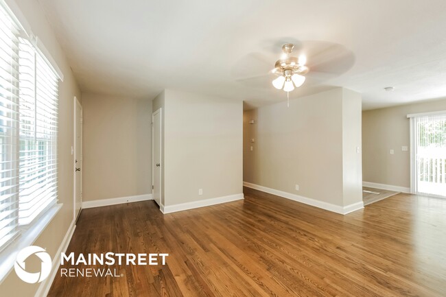 Building Photo - 1532 Downs Ave