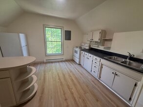 Building Photo - 402 S Ravine St