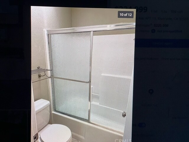 Bath Tub - 9505 Arlington Ave