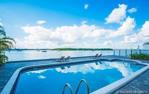 Foto principal - 7928 N West Bay Shore Dr