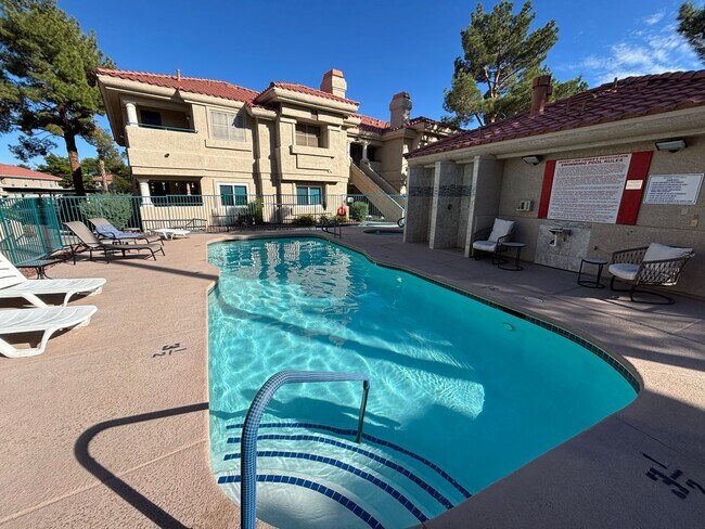 Foto del edificio - Charming 2 Bed/2Bath Condo nestled in this beautiful Green Valley Community! — Enjoy Rent-Free Ho...