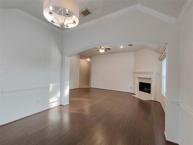 Foto del edificio - 3323 Glenhill Dr