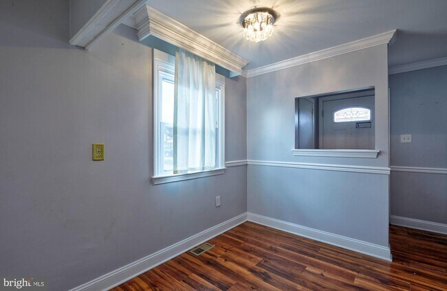 Building Photo - 108 E Franklin Ave