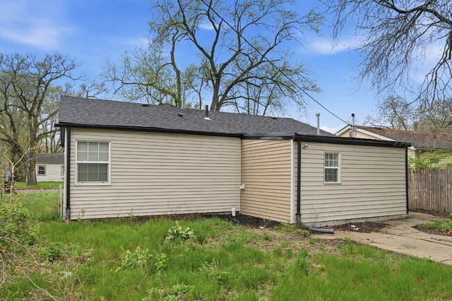 Foto del edificio - 3-Bedroom Home Minutes from Miller Beach & the Indiana Dunes