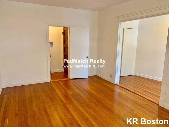Building Photo - 1623 Beacon St