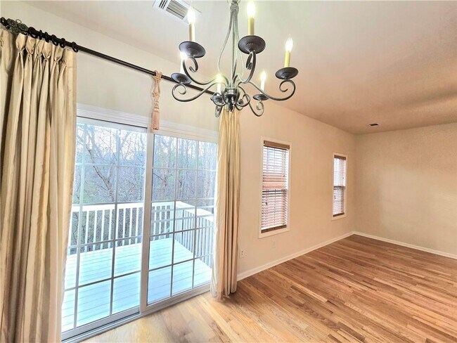 Foto del edificio - 3044 Cedar Glade Ln NE