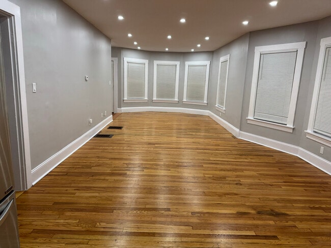 Building Photo - 801 Western Ave