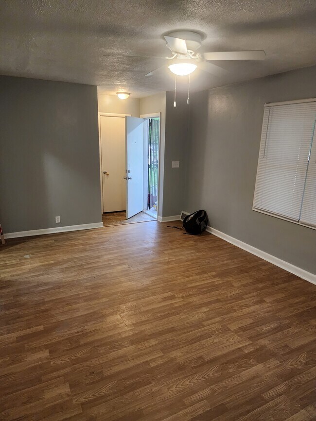 Building Photo - 420 Bayliss Ave
