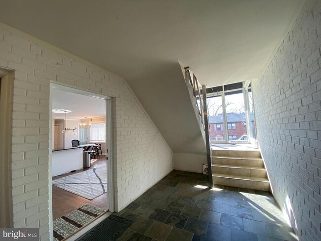 Building Photo - 1221 N Quinn St
