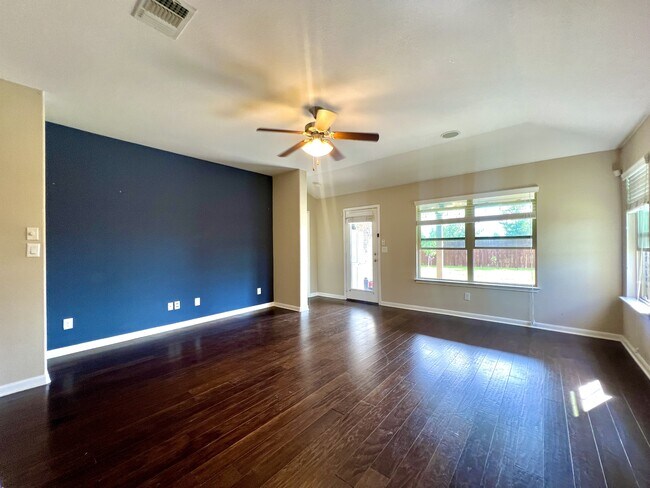 Foto del edificio - 18001 Moreto Loop