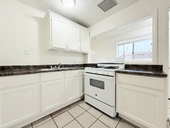 Building Photo - 14041 Orizaba Ave