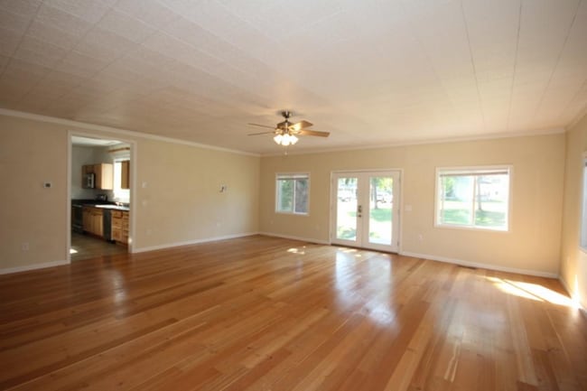 Building Photo - 225 Karrow Ave